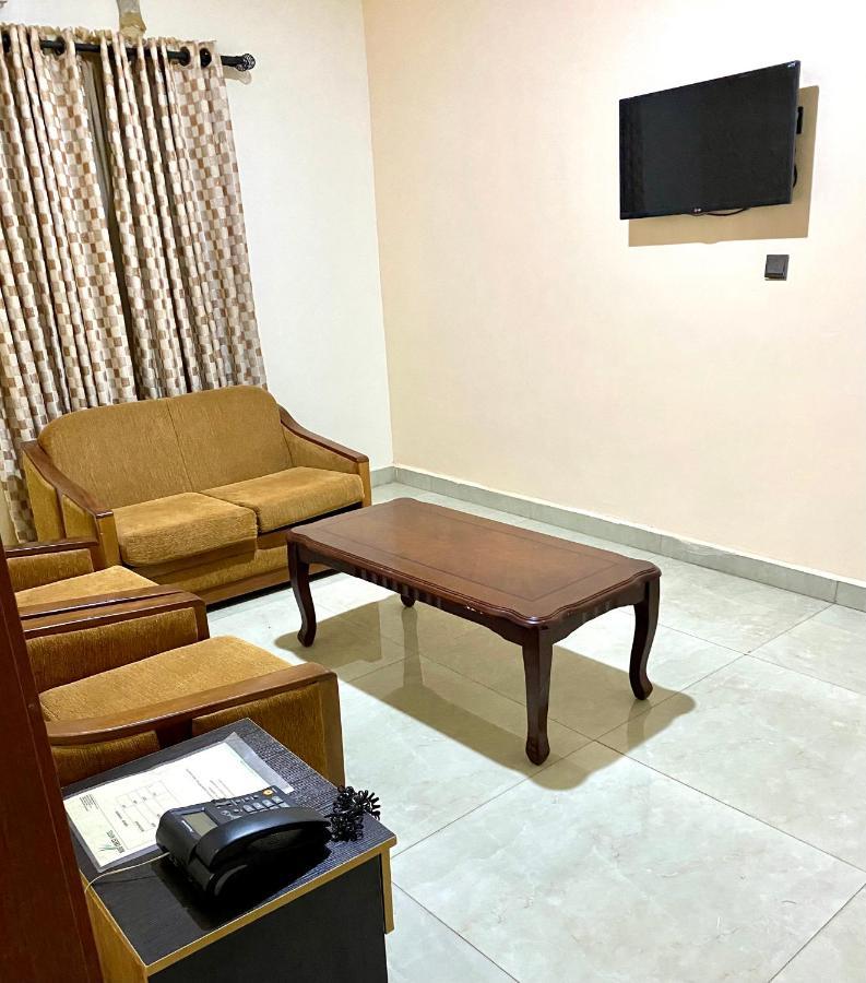 Nue-Crest Hotels & Suites Enugu Bagian luar foto