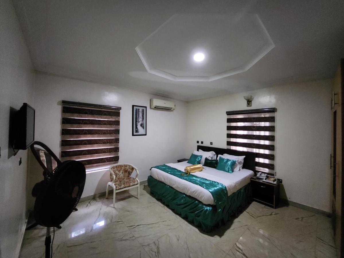 Nue-Crest Hotels & Suites Enugu Bagian luar foto