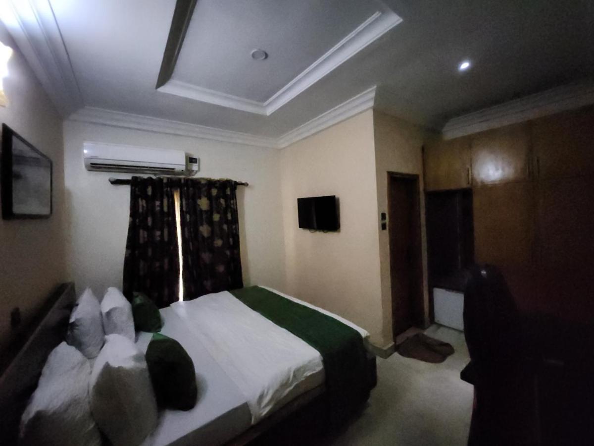 Nue-Crest Hotels & Suites Enugu Bagian luar foto