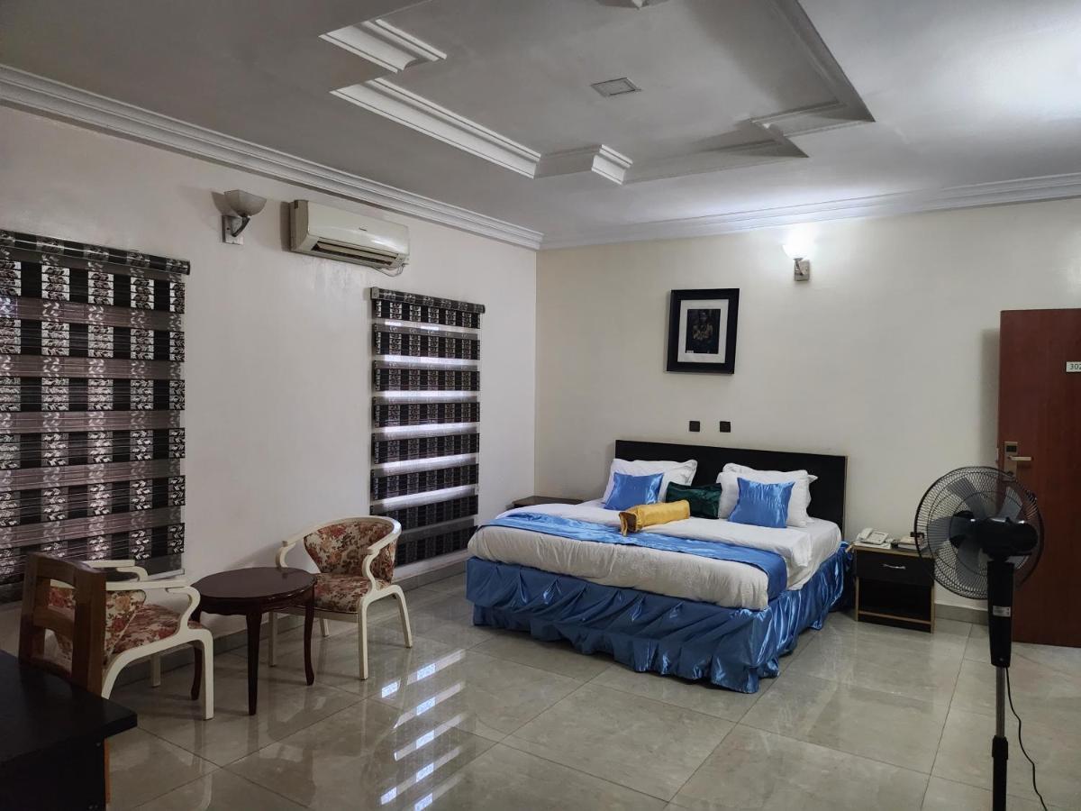 Nue-Crest Hotels & Suites Enugu Bagian luar foto