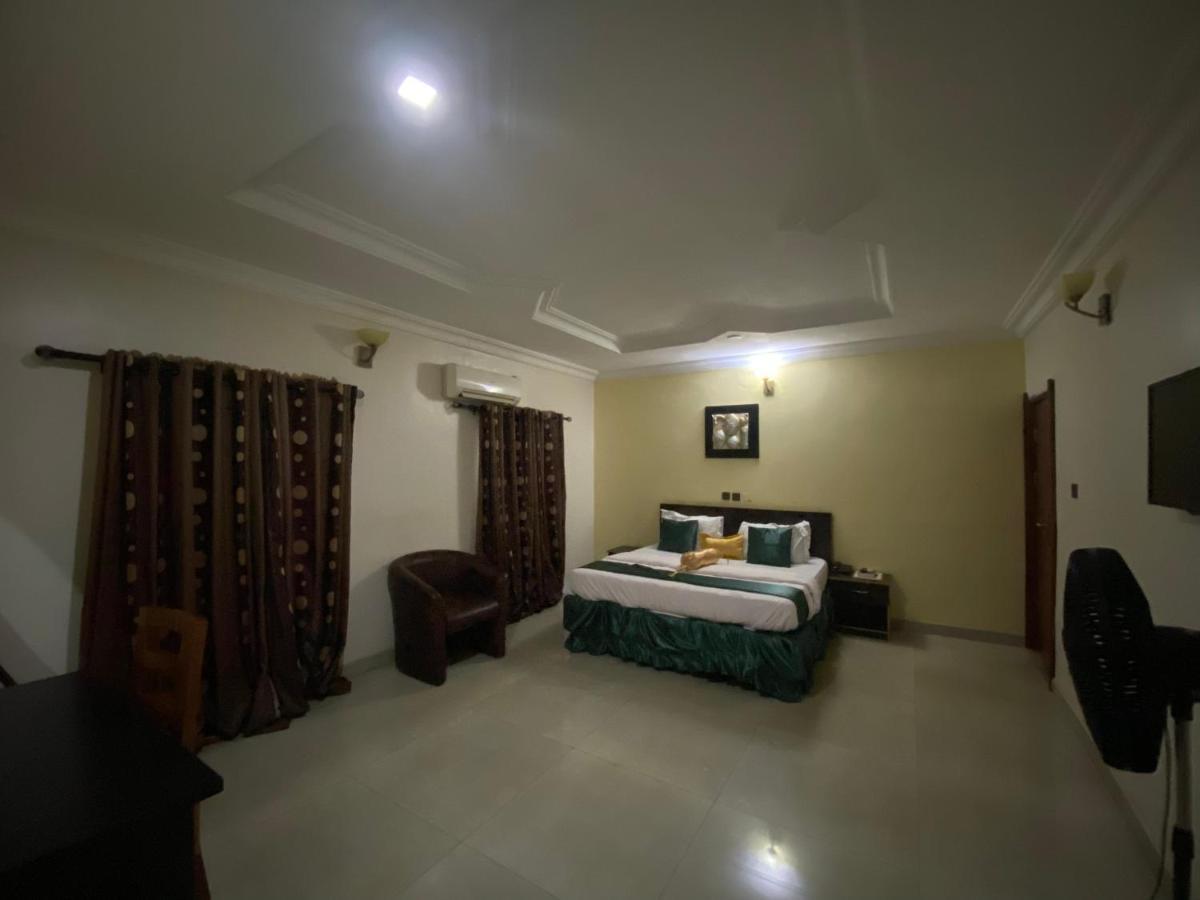 Nue-Crest Hotels & Suites Enugu Bagian luar foto