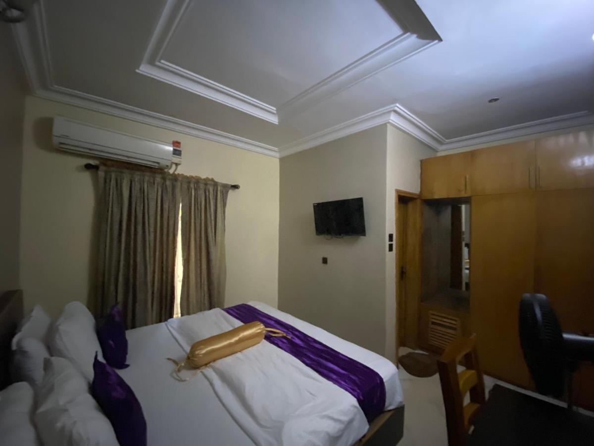 Nue-Crest Hotels & Suites Enugu Bagian luar foto