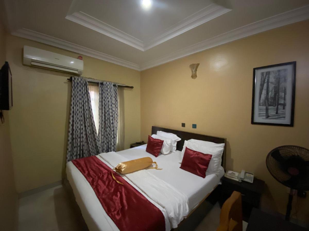 Nue-Crest Hotels & Suites Enugu Bagian luar foto