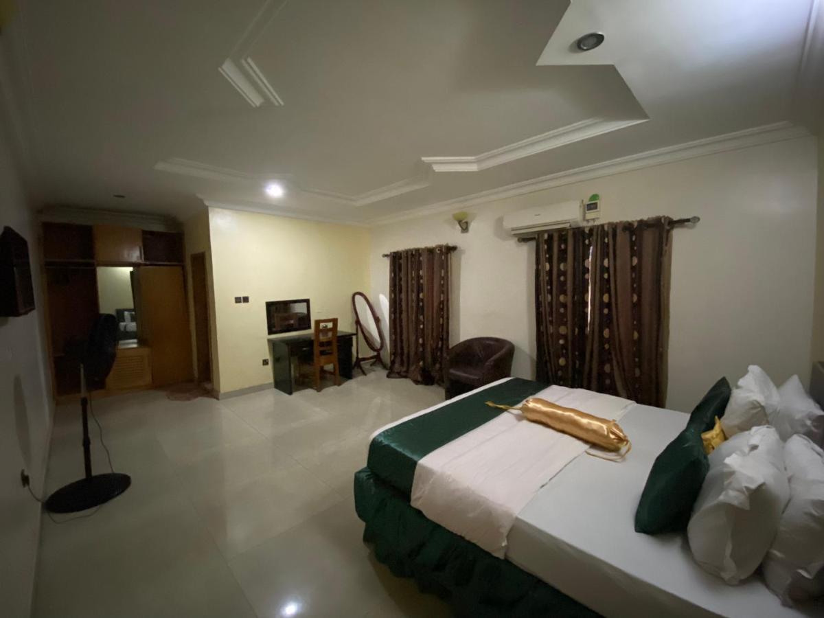 Nue-Crest Hotels & Suites Enugu Bagian luar foto