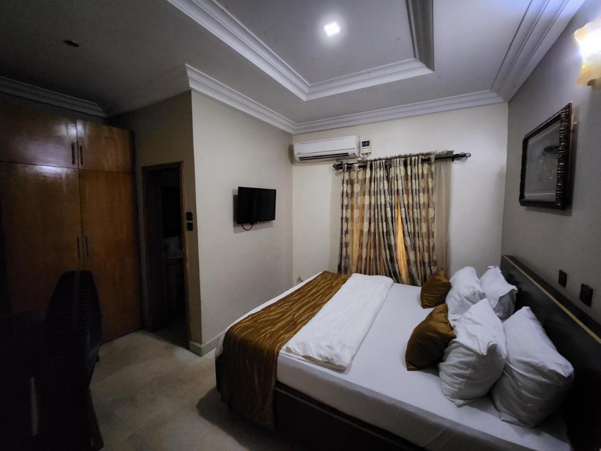 Nue-Crest Hotels & Suites Enugu Bagian luar foto