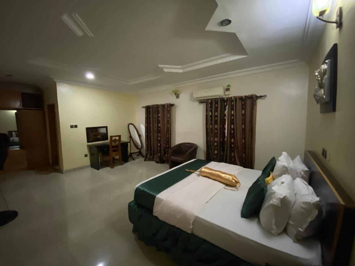 Nue-Crest Hotels & Suites Enugu Bagian luar foto