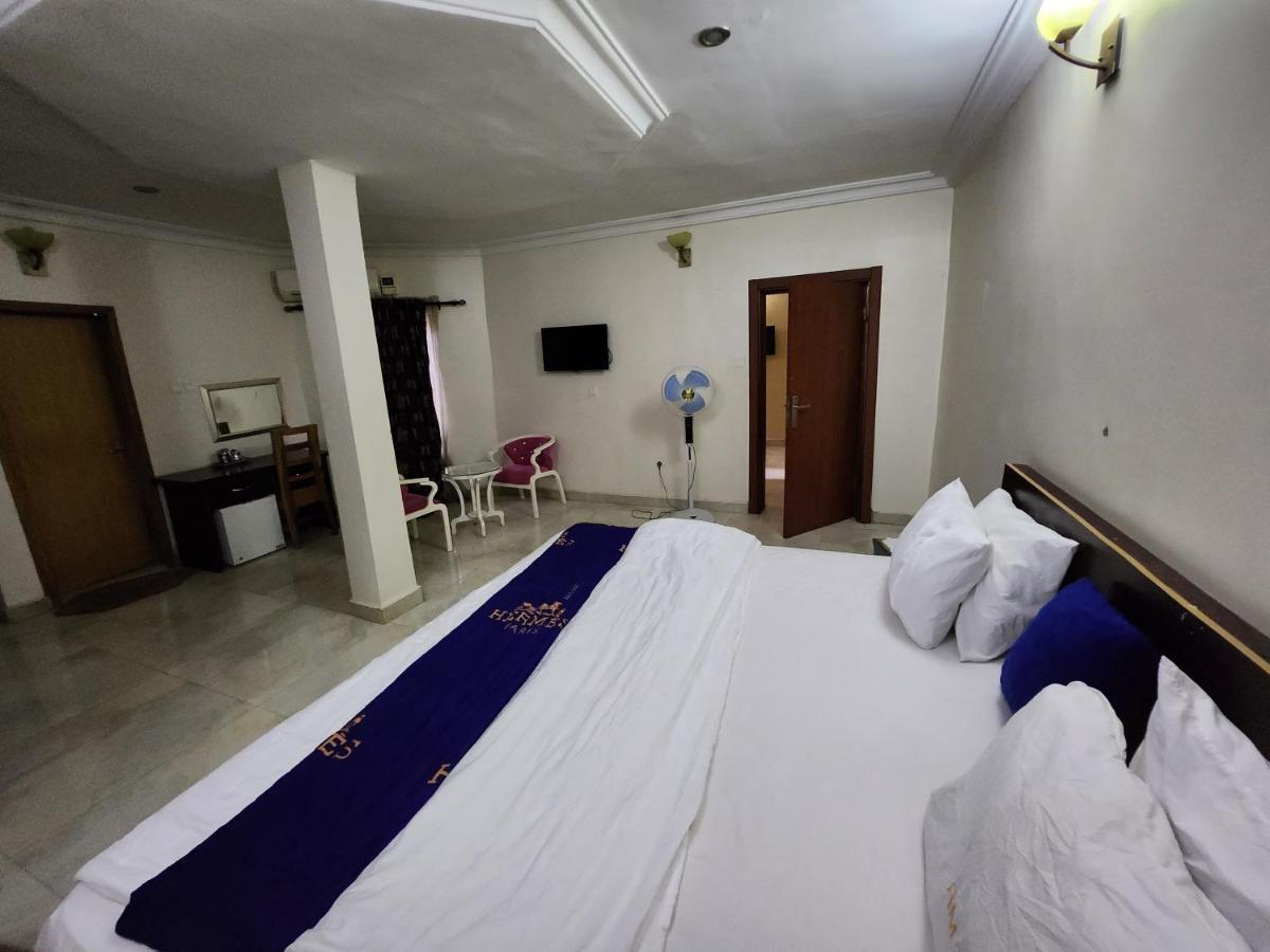 Nue-Crest Hotels & Suites Enugu Bagian luar foto