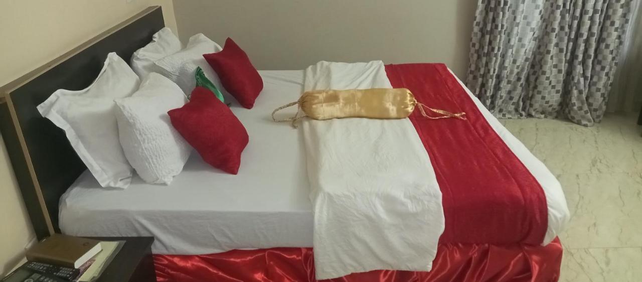 Nue-Crest Hotels & Suites Enugu Bagian luar foto