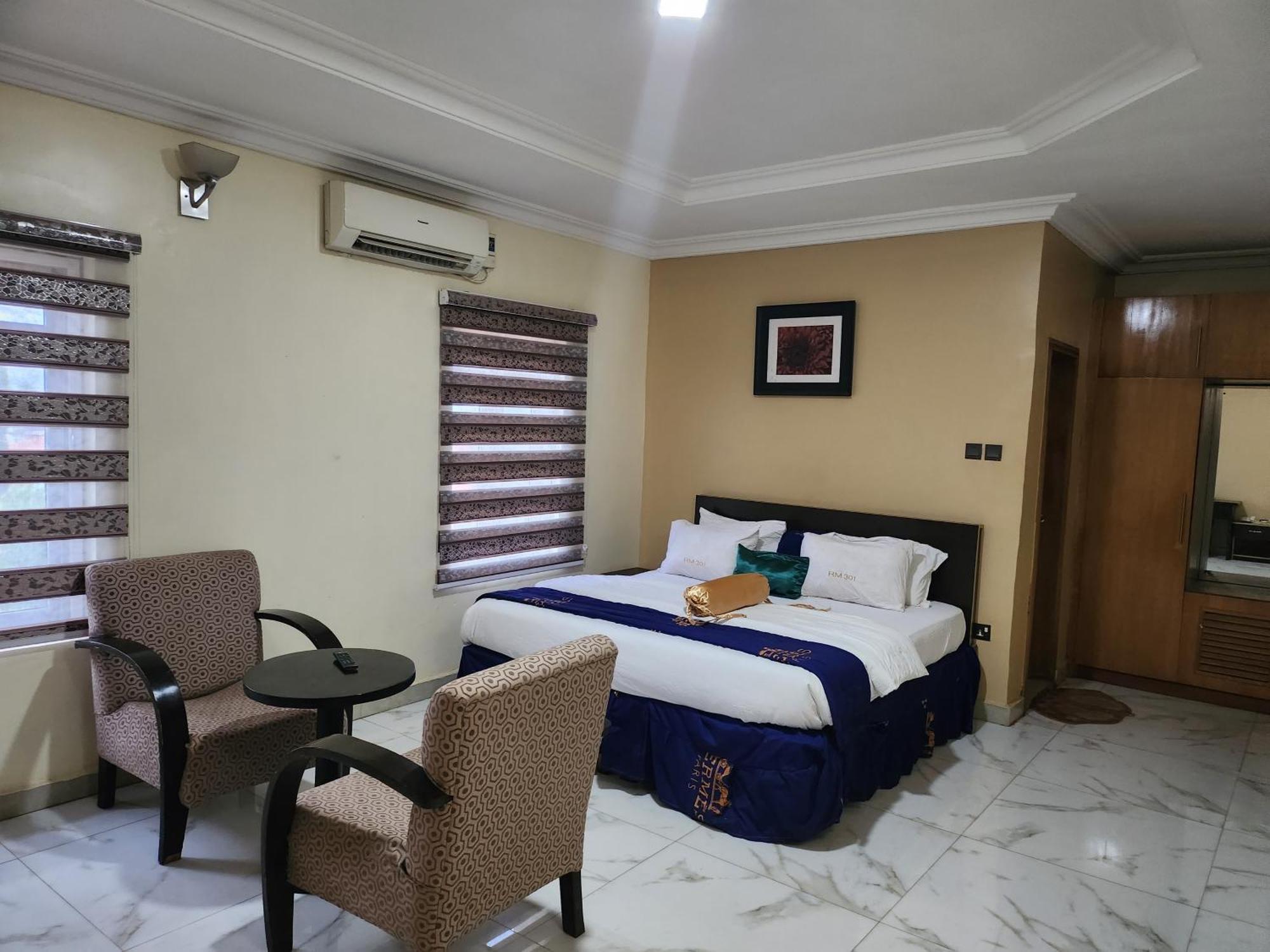 Nue-Crest Hotels & Suites Enugu Bagian luar foto