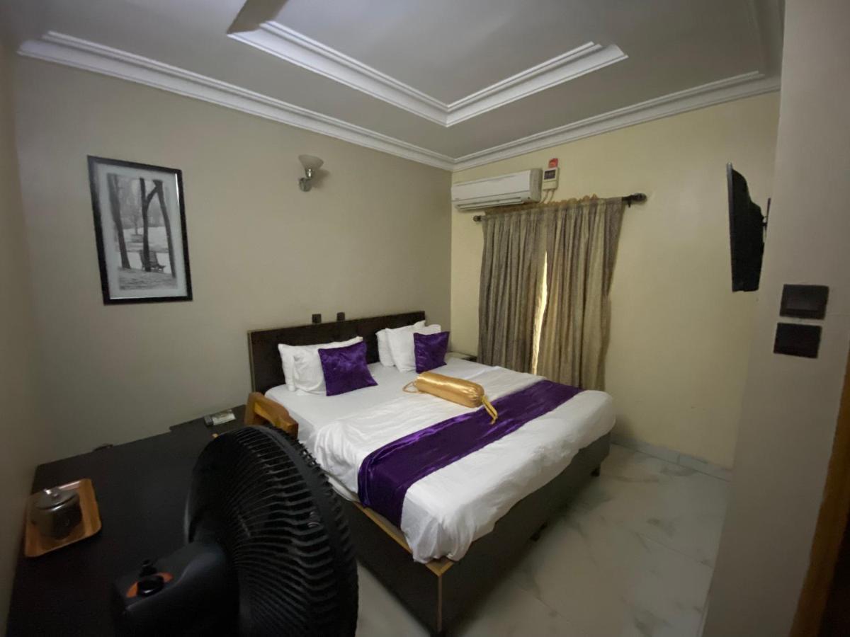 Nue-Crest Hotels & Suites Enugu Bagian luar foto