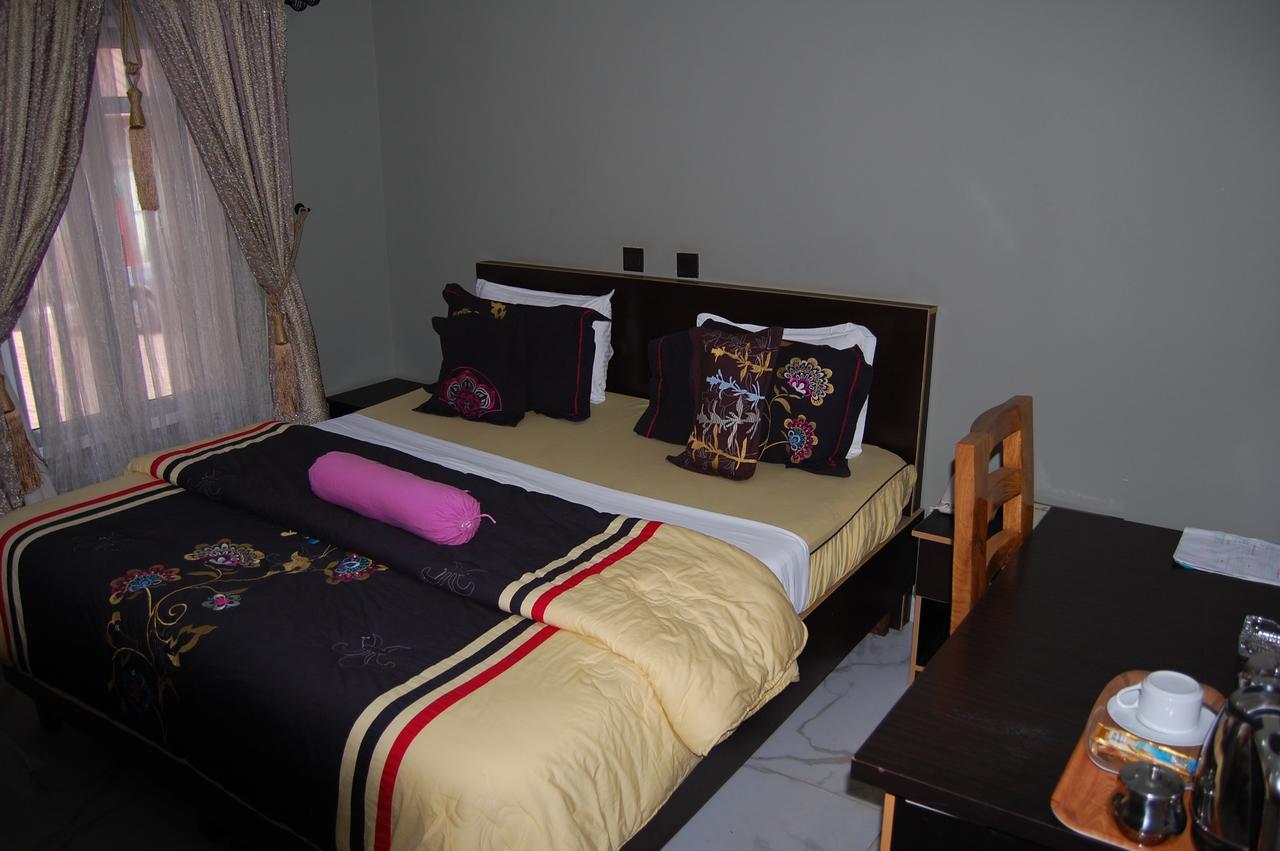 Nue-Crest Hotels & Suites Enugu Bagian luar foto