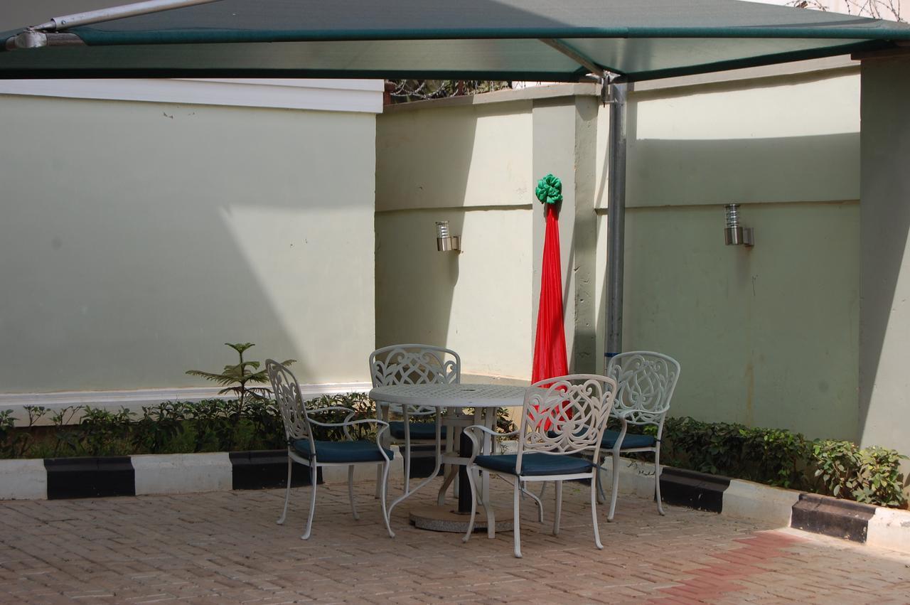 Nue-Crest Hotels & Suites Enugu Bagian luar foto