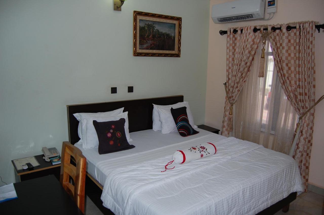 Nue-Crest Hotels & Suites Enugu Bagian luar foto