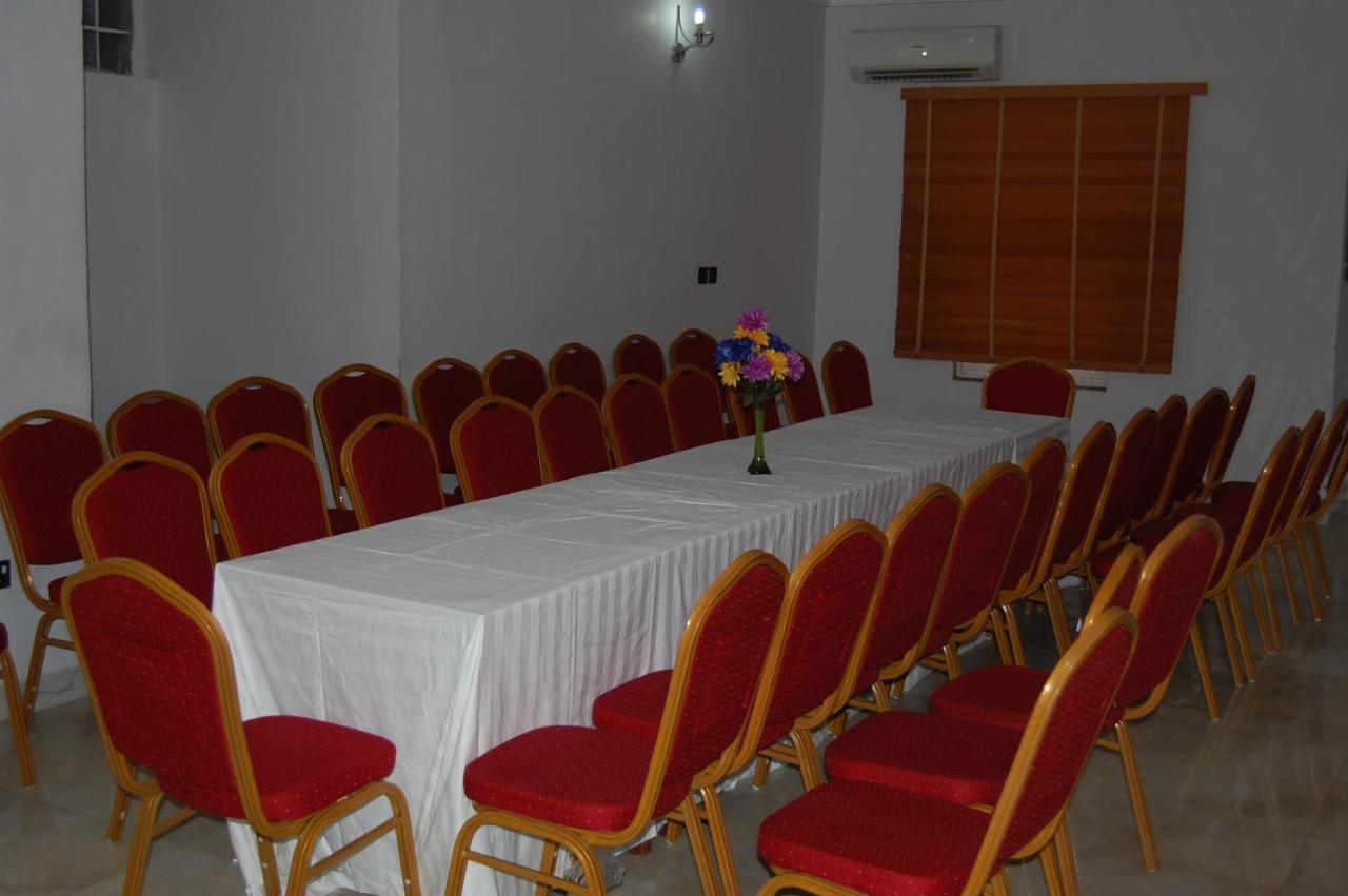 Nue-Crest Hotels & Suites Enugu Bagian luar foto