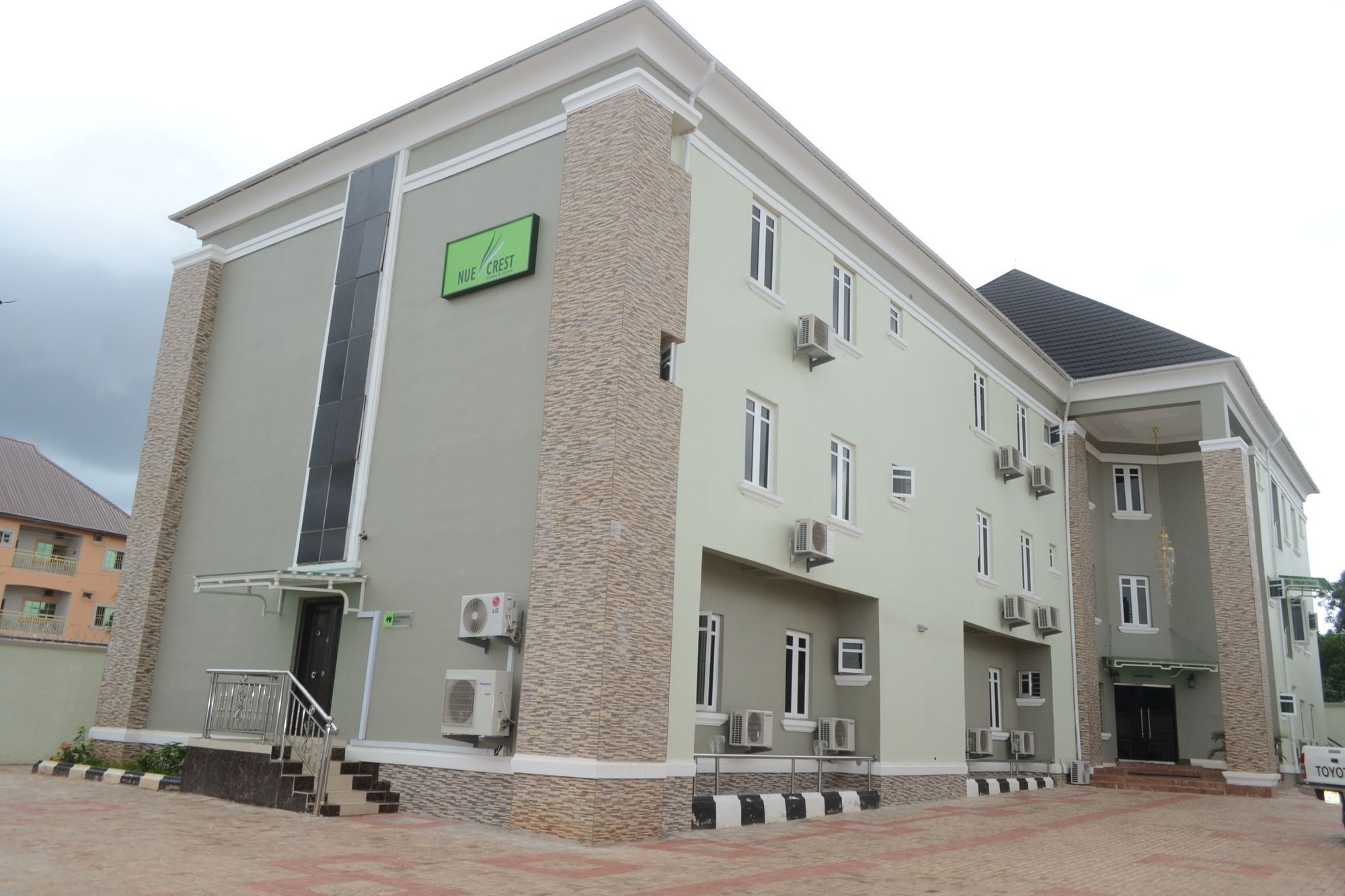 Nue-Crest Hotels & Suites Enugu Bagian luar foto